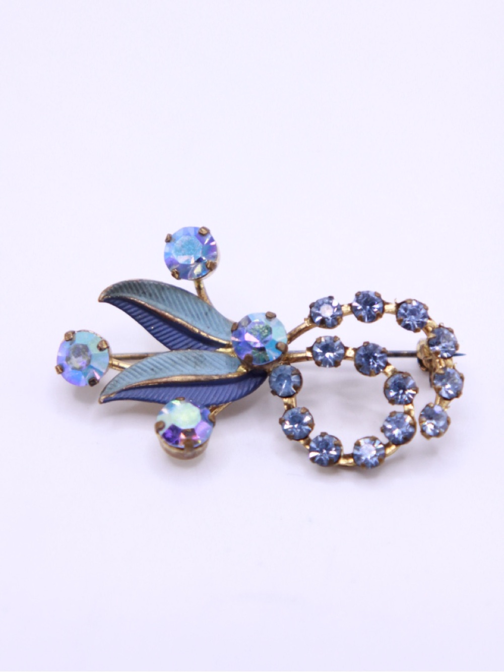 Vintage Unsignes Austrian Iridescent Blue Crystal Leaf Brooch GoldTone